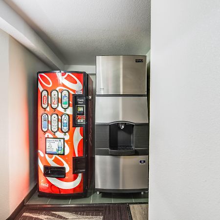 Ramada By Wyndham Medford Airport North Motel Екстериор снимка