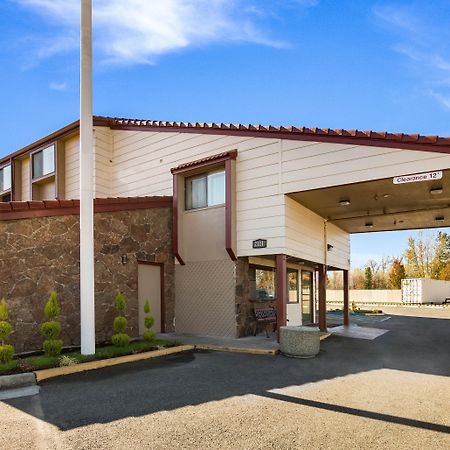 Ramada By Wyndham Medford Airport North Motel Екстериор снимка