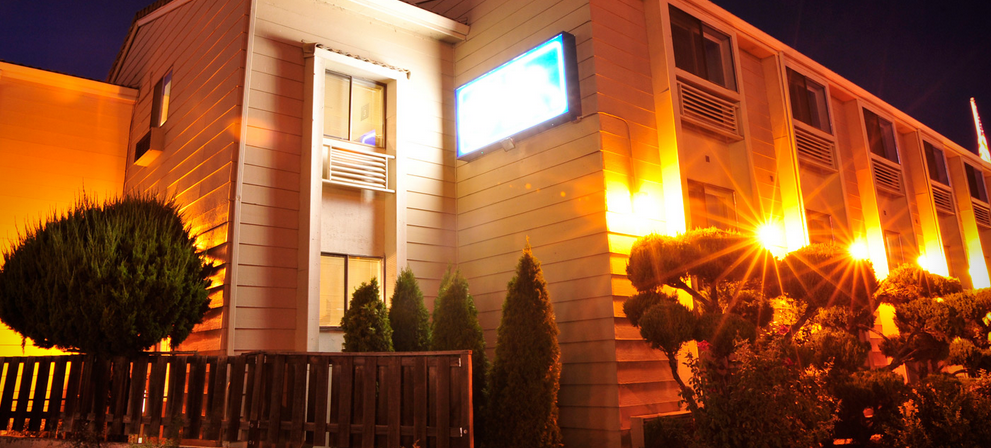 Ramada By Wyndham Medford Airport North Motel Екстериор снимка