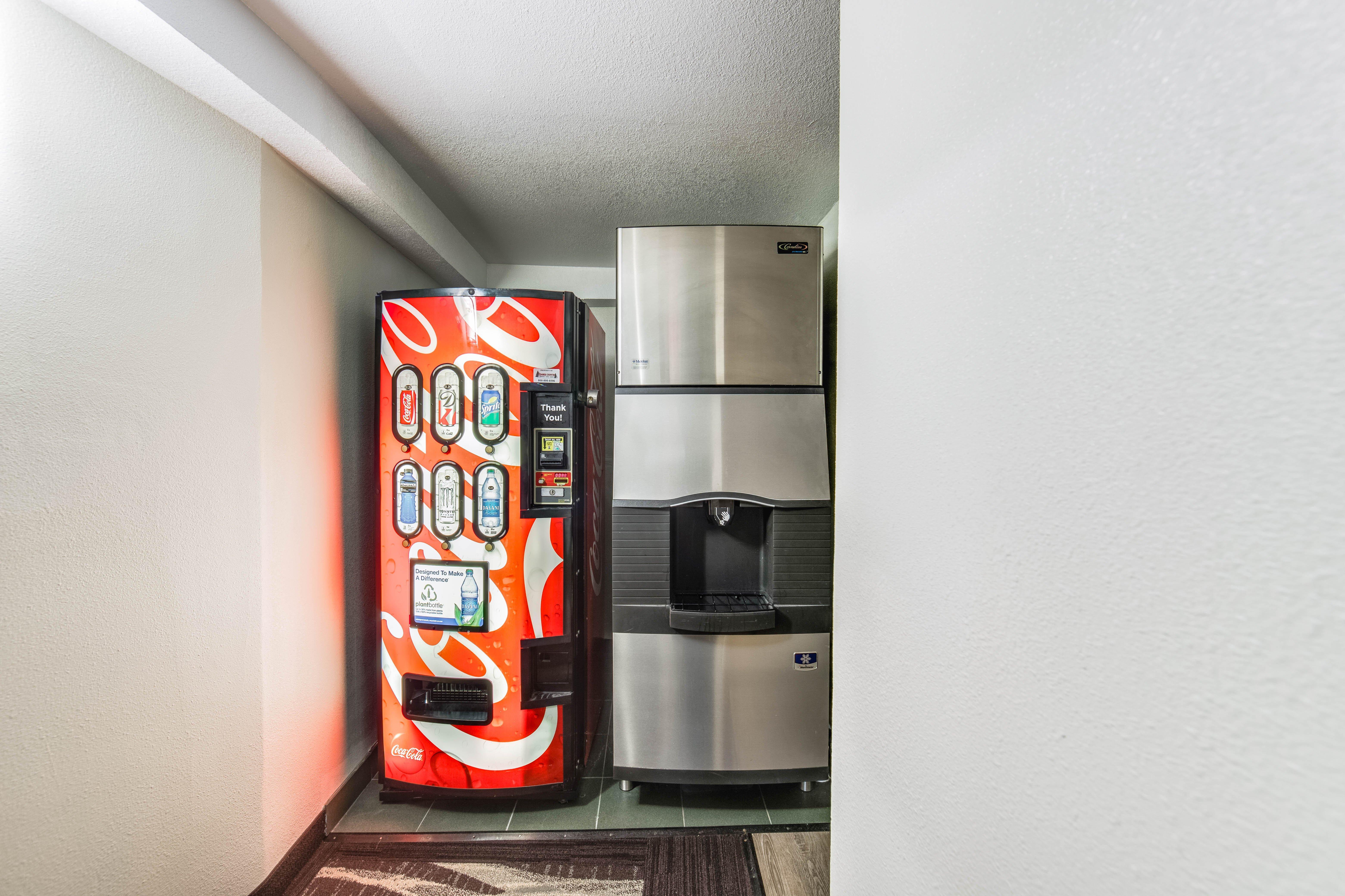 Ramada By Wyndham Medford Airport North Motel Екстериор снимка