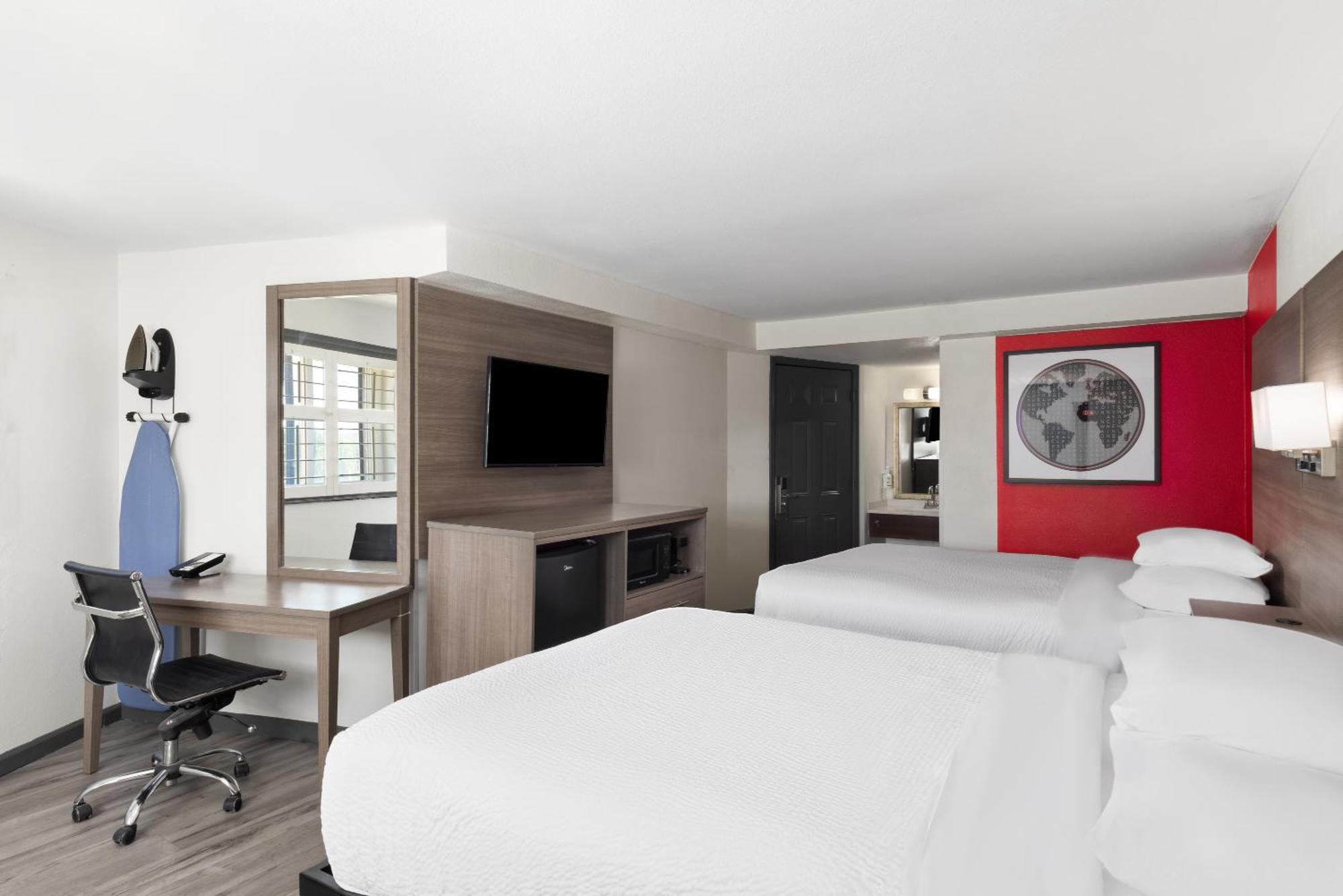 Ramada By Wyndham Medford Airport North Motel Екстериор снимка