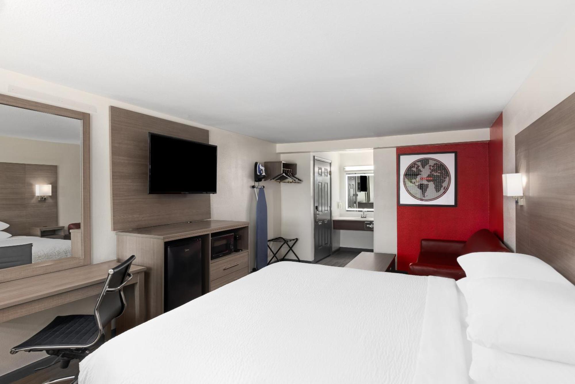 Ramada By Wyndham Medford Airport North Motel Екстериор снимка