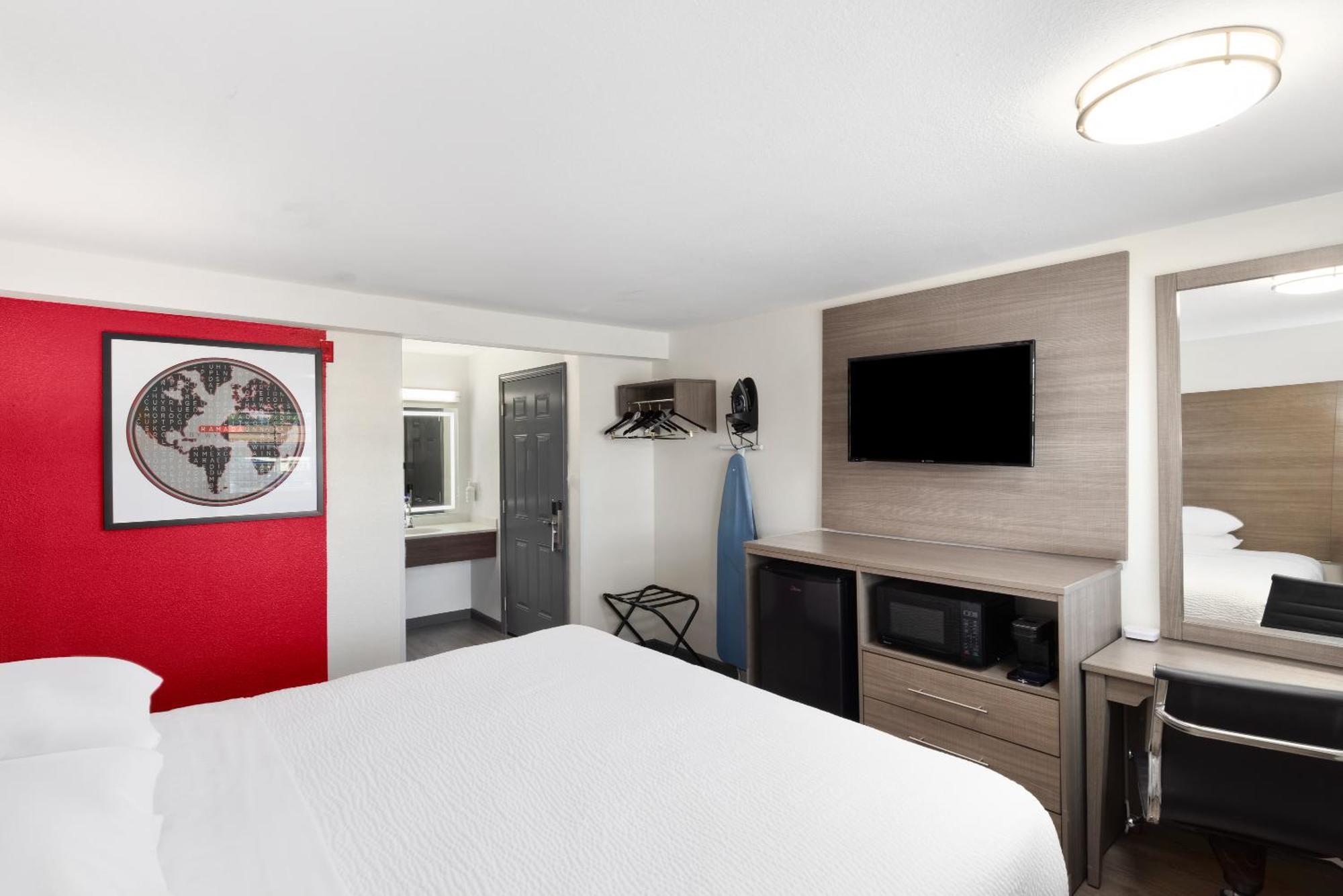 Ramada By Wyndham Medford Airport North Motel Екстериор снимка