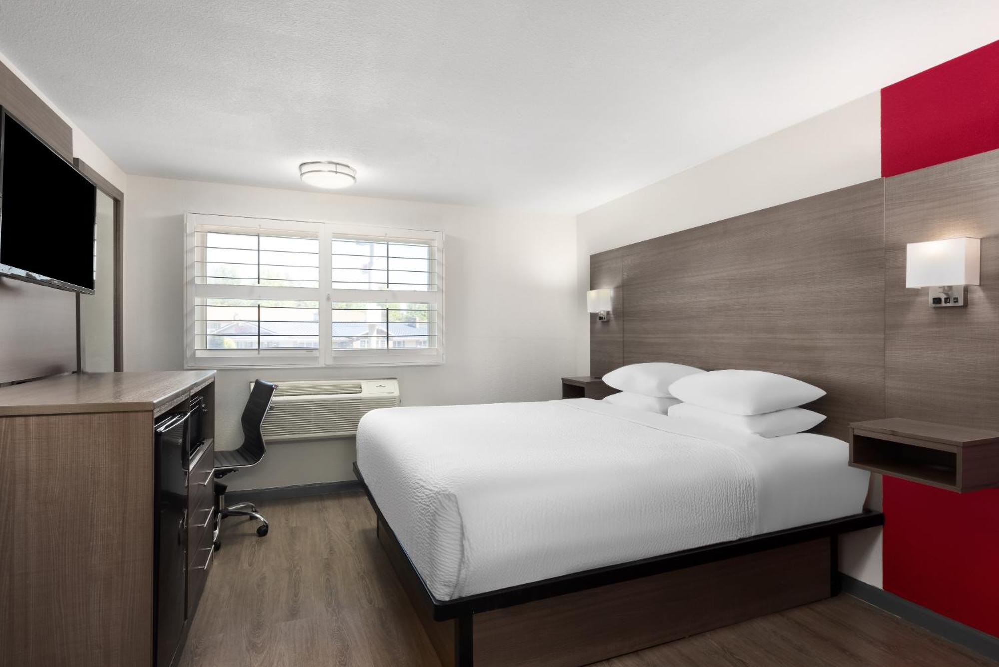 Ramada By Wyndham Medford Airport North Motel Екстериор снимка