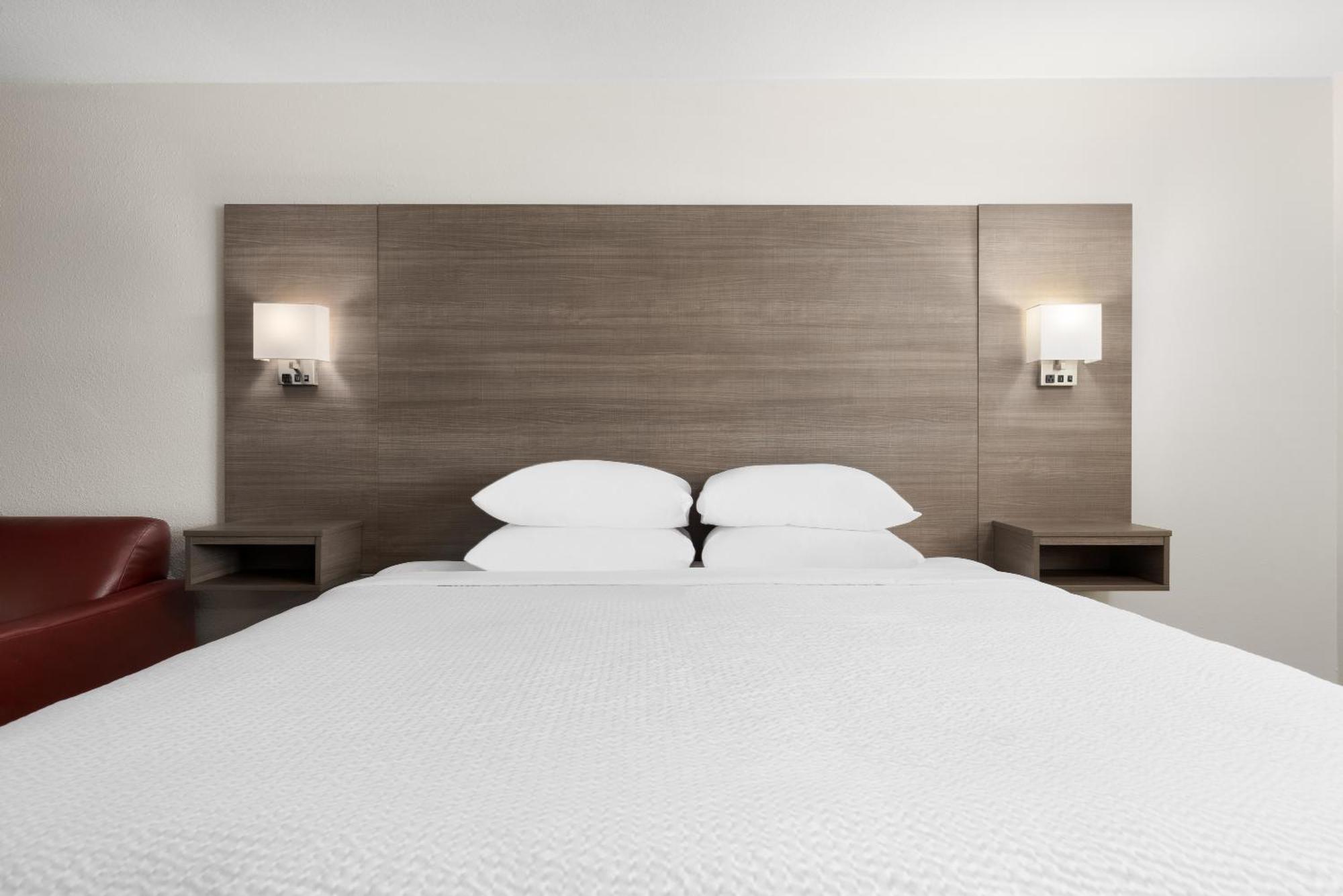 Ramada By Wyndham Medford Airport North Motel Екстериор снимка