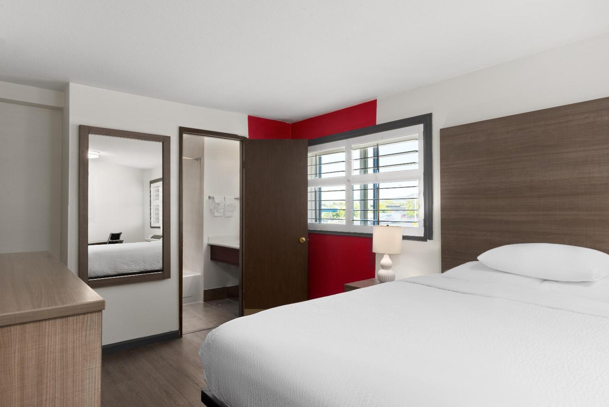 Ramada By Wyndham Medford Airport North Motel Екстериор снимка