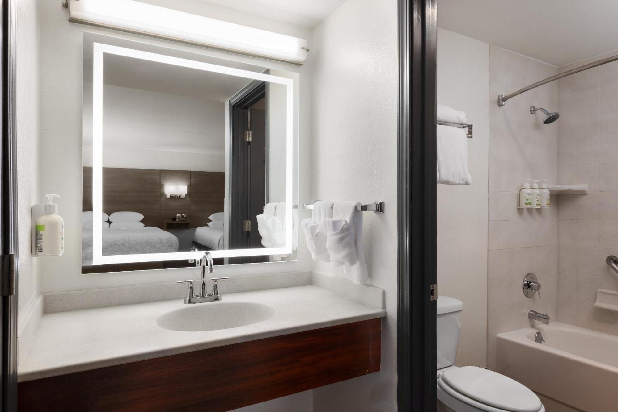 Ramada By Wyndham Medford Airport North Motel Екстериор снимка