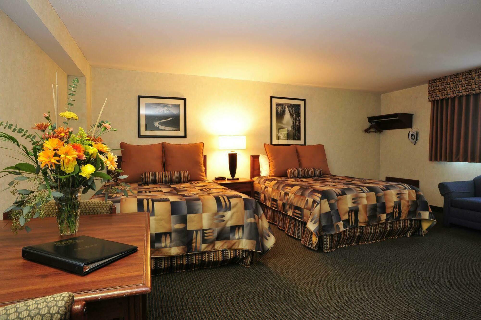 Ramada By Wyndham Medford Airport North Motel Стая снимка