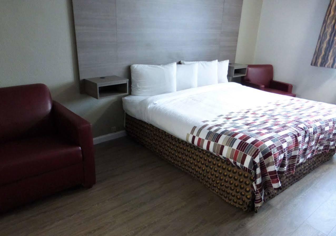 Ramada By Wyndham Medford Airport North Motel Екстериор снимка
