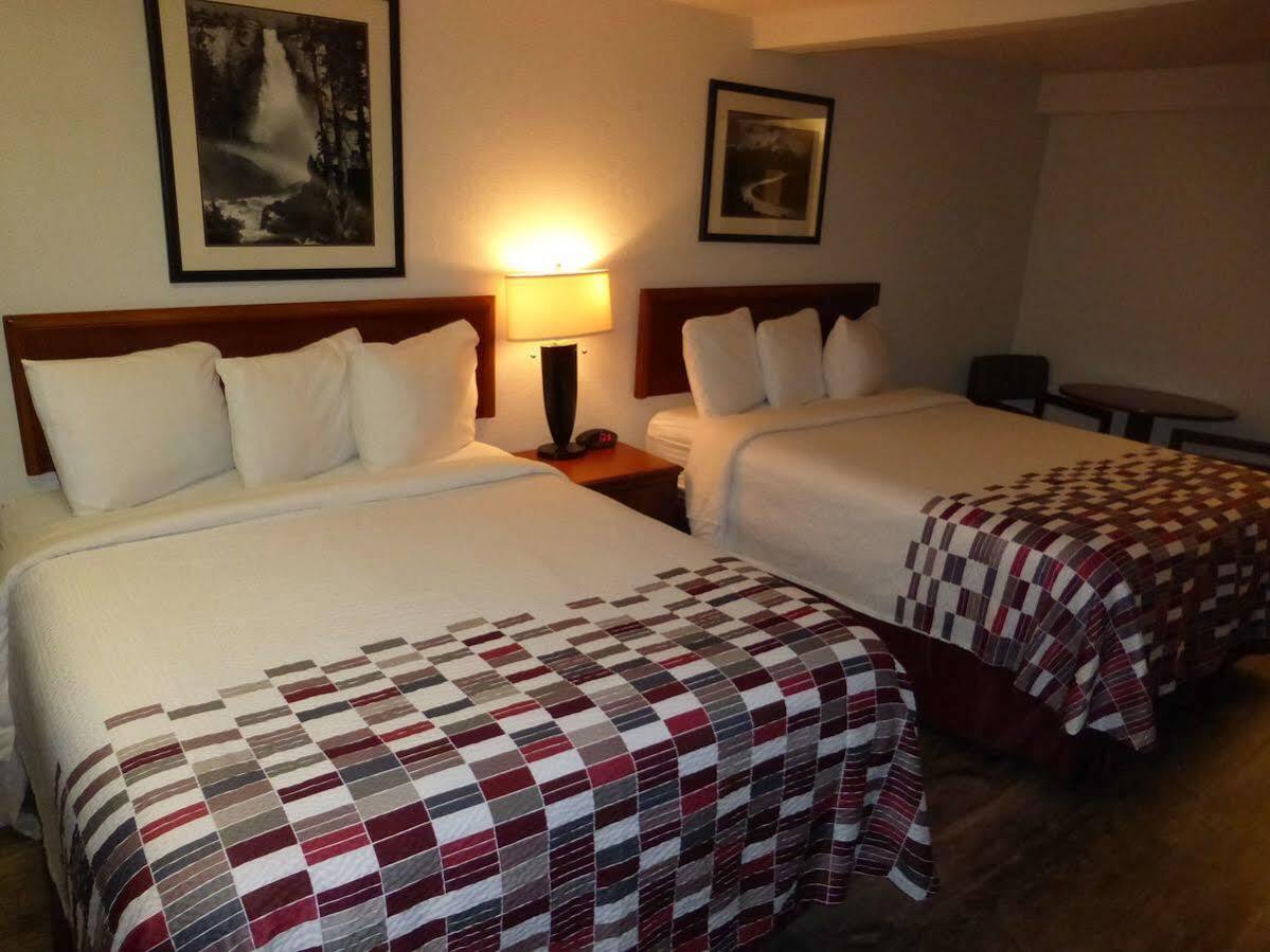 Ramada By Wyndham Medford Airport North Motel Екстериор снимка