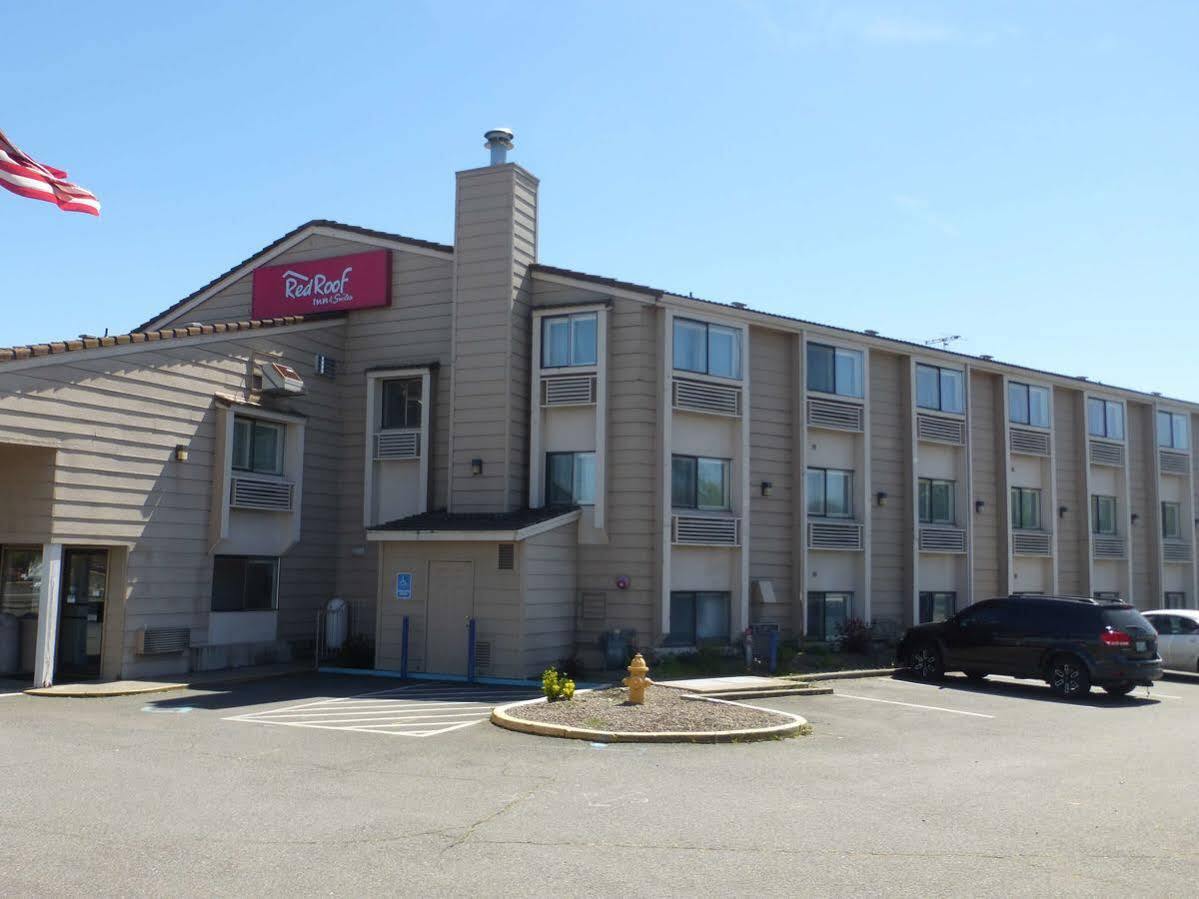 Ramada By Wyndham Medford Airport North Motel Екстериор снимка